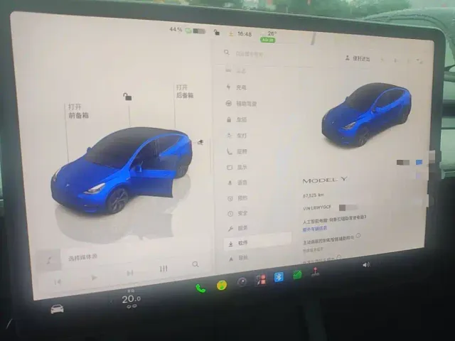 Tesla Model Y — Фото автомобиля 11