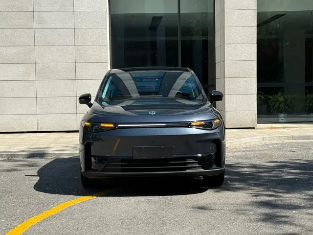 Leapmotor C10 — Фото автомобиля 2