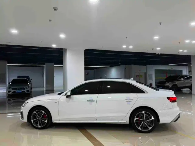 Audi A4L — Фото автомобиля 3