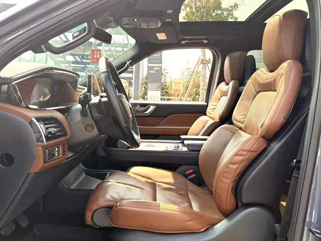 Lincoln Navigator — Фото автомобиля 7