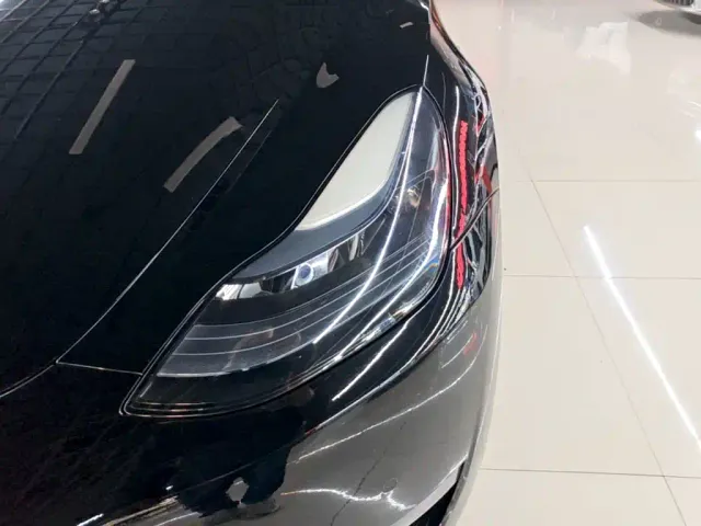 Tesla Model Y — Фото автомобиля 23