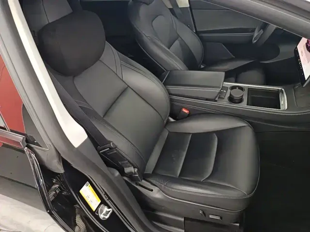 Tesla Model Y — Фото автомобиля 24
