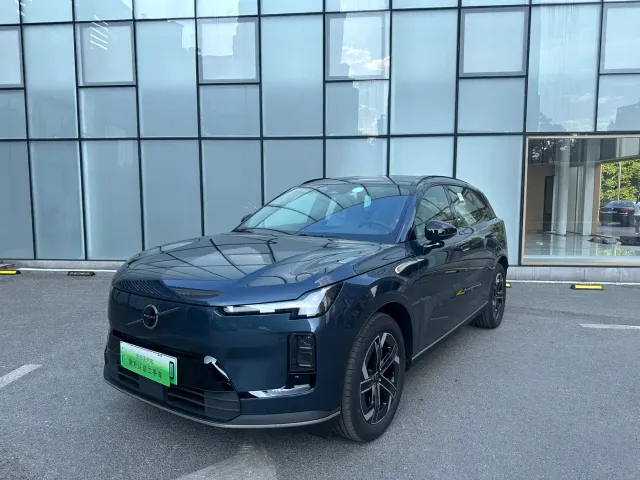 Фотография автомобиля — Volvo XC70 Plug-in Hybrid
