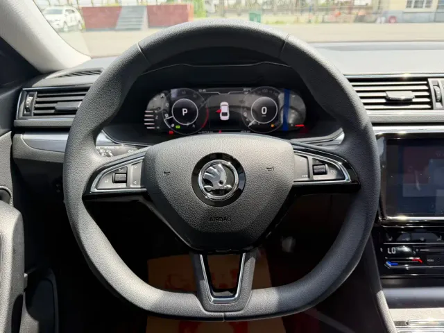 Skoda Superb — Фото автомобиля 14