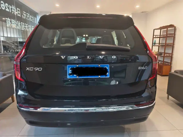 Volvo XC90 — Фото автомобиля 8