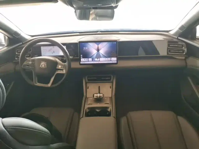 BYD Qin L — Фото автомобиля 9