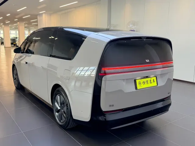 Li Auto MEGA — Фото автомобиля 5