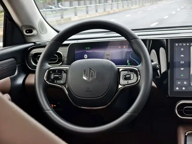 Leapmotor C11 — Фото автомобиля 14