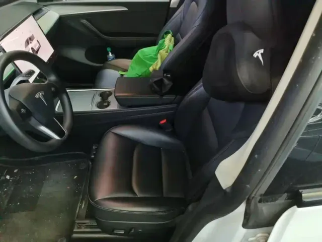 Tesla Model Y — Фото автомобиля 14