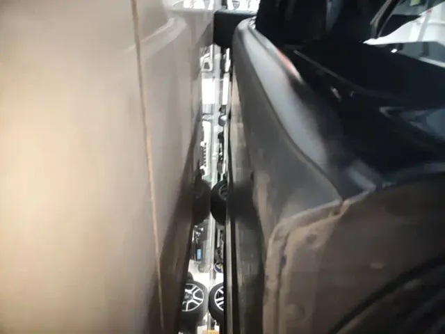 Tesla Model 3 — Фото автомобиля 21