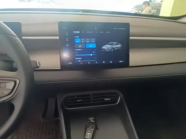 BYD Seal 05 DM-i — Фото автомобиля 12