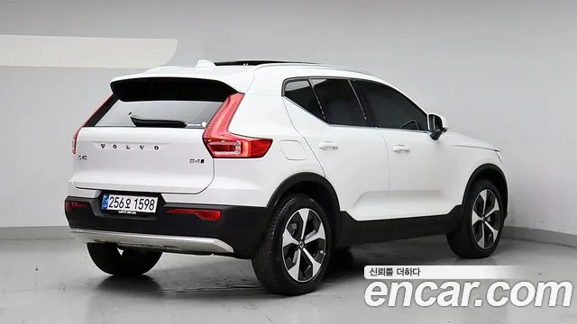 Volvo XC40 — Фото автомобиля 3