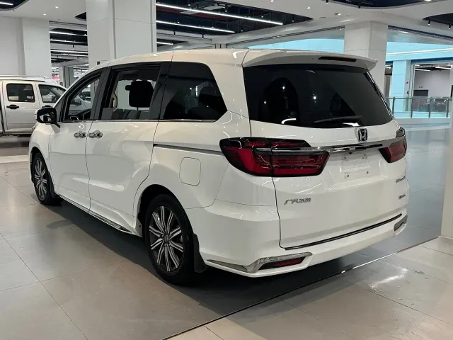 Honda Odyssey — Фото автомобиля 4
