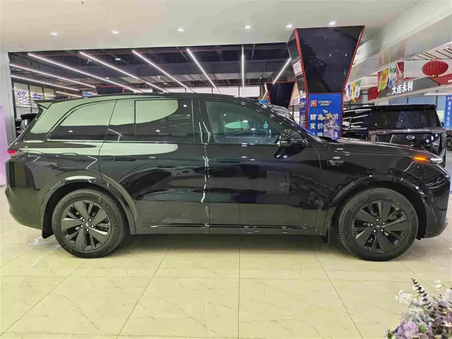 Li Auto L8 — Фото автомобиля 12