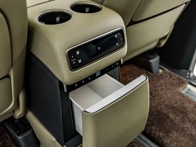 Li Auto MEGA — Фото автомобиля 25