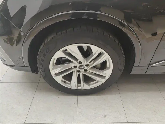 Audi Q7 — Фото автомобиля 24