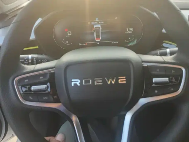 Roewe i5 — Фото автомобиля 15