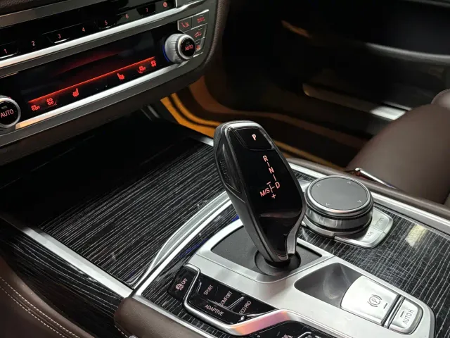 BMW 7 Series — Фото автомобиля 10