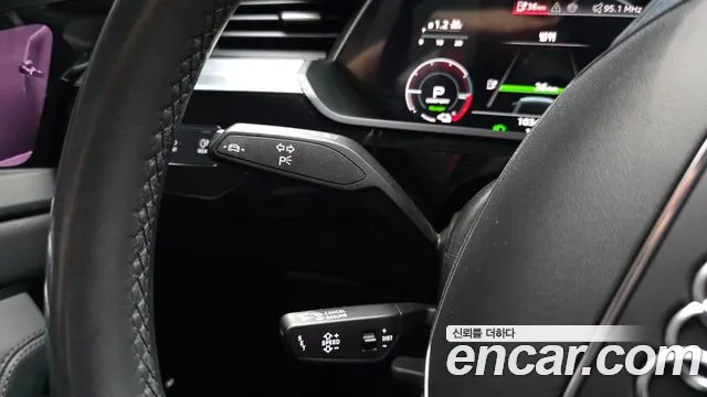 Audi e-tron — Фото автомобиля 30