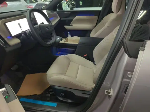 Volvo XC70 Plug-in Hybrid — Фото автомобиля 14