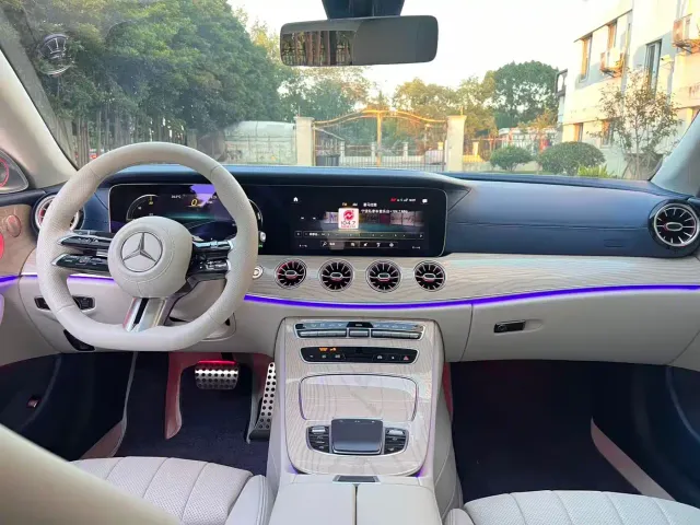 Mercedes-Benz E-Class — Фото автомобиля 16