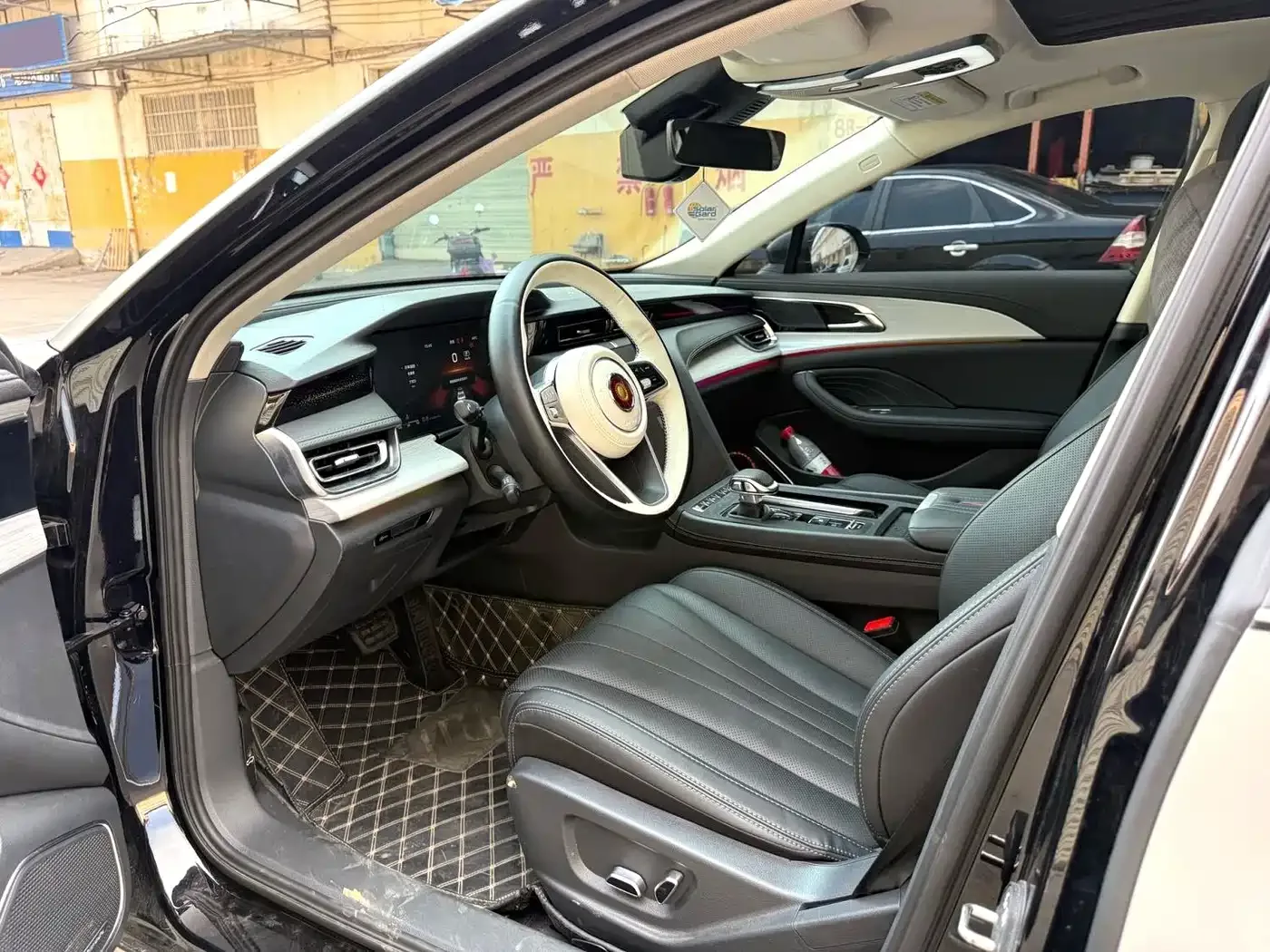 Hongqi Hongqi H5 2023 2.0T Auto Smart Connect Flag Comfort — Фото автомобиля 4