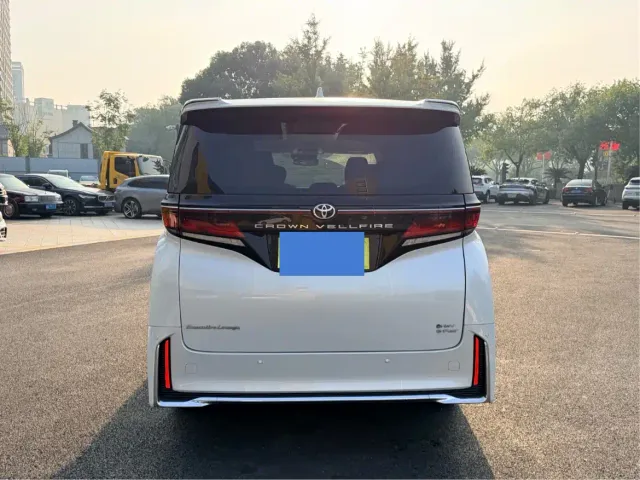 Toyota Vellfire — Фото автомобиля 2