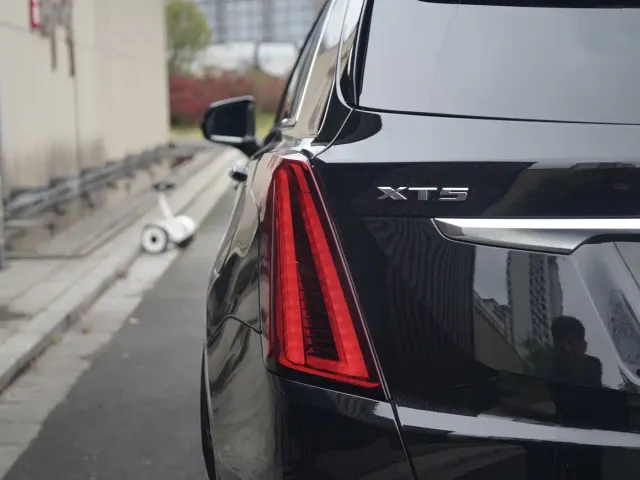 Cadillac XT5 — Фото автомобиля 13