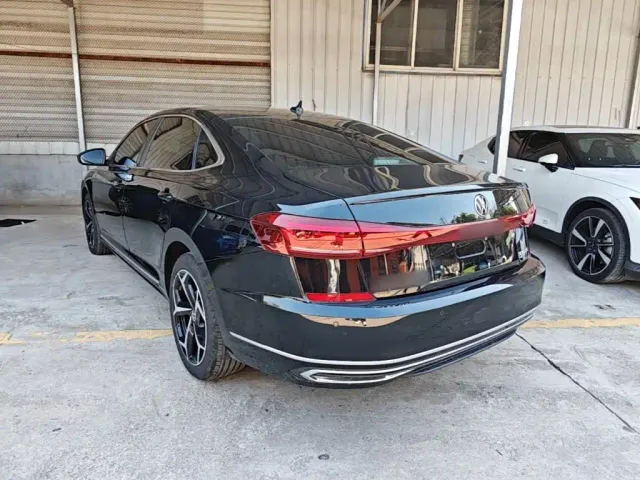 Volkswagen Passat — Фото автомобиля 4