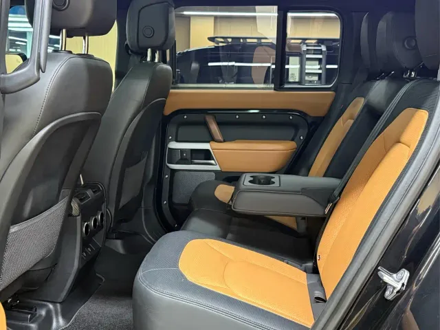 Land Rover Defender — Фото автомобиля 11