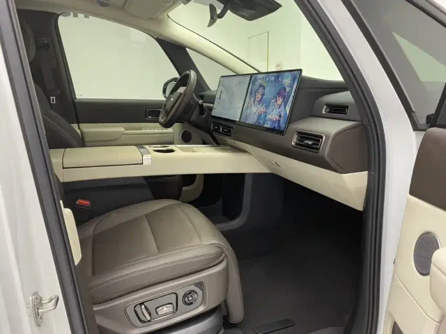 Li Auto MEGA — Фото автомобиля 18