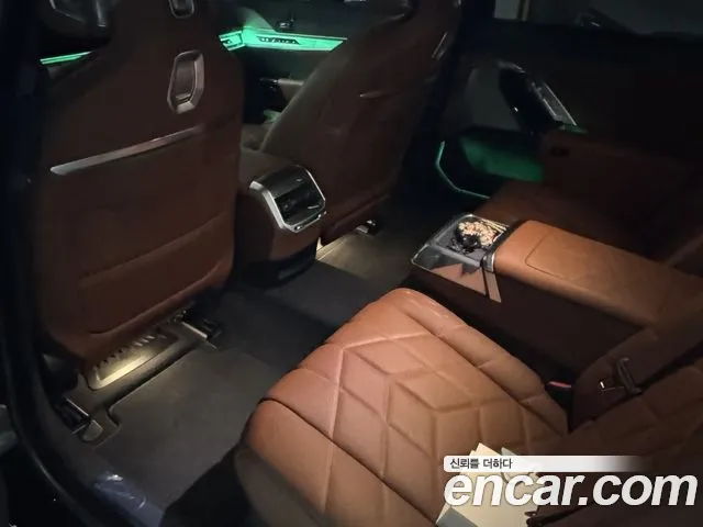BMW 7-Series 7 серия (G70) 740i xDrive M Sport — Фото автомобиля 5