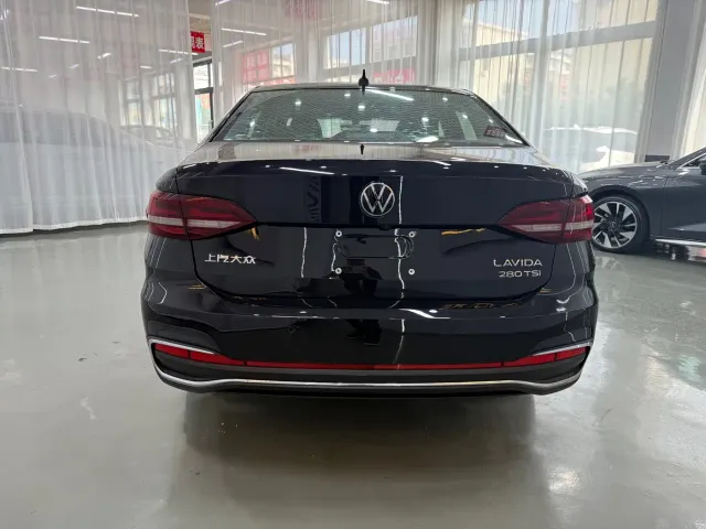 Volkswagen Lavida — Фото автомобиля 11