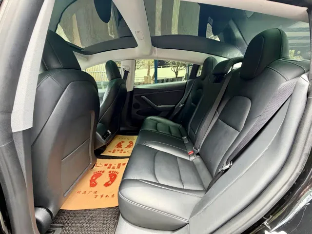 Tesla Model 3 — Фото автомобиля 10