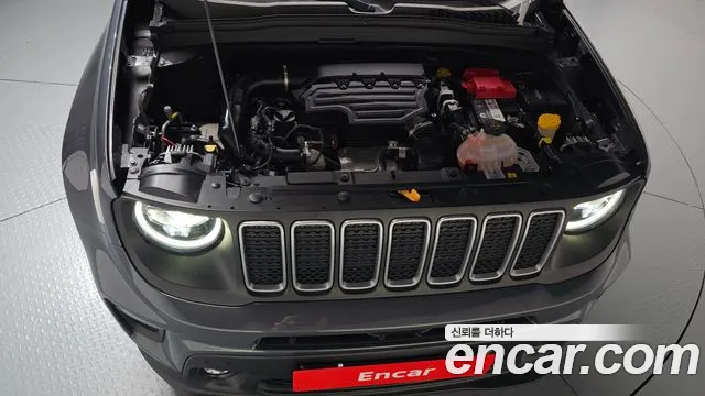 Jeep Renegade — Фото автомобиля 3