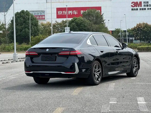 BMW 5 Series — Фото автомобиля 4