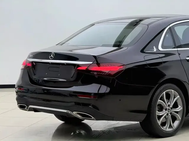 Mercedes-Benz E-Class — Фото автомобиля 7