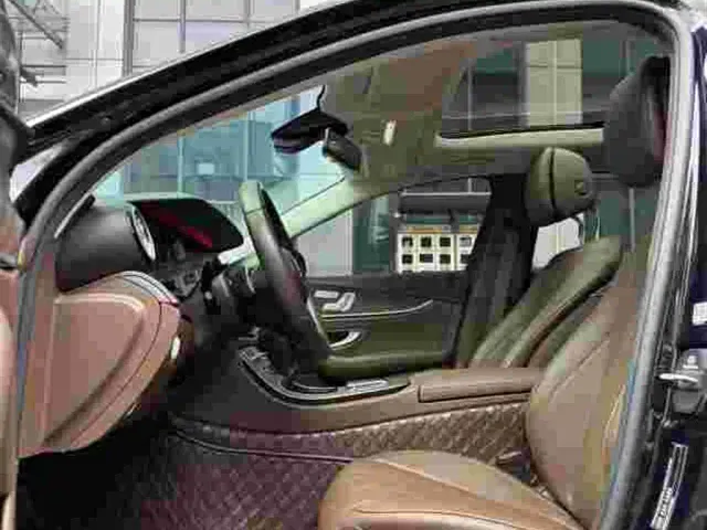 Mercedes-Benz E-Class — Фото автомобиля 6