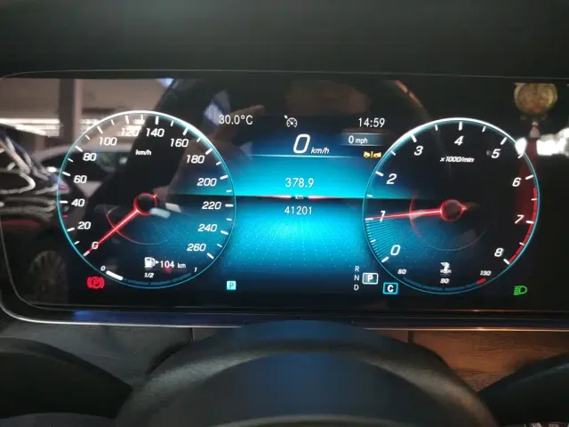 Mercedes-Benz E-Class — Фото автомобиля 5