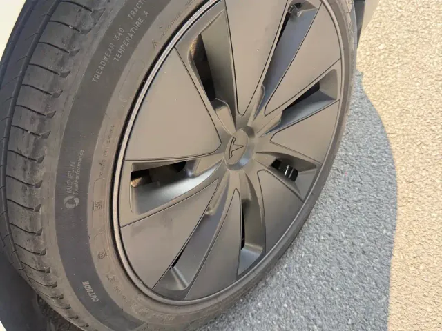 Tesla Model 3 — Фото автомобиля 18