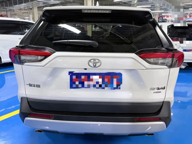 Toyota RAV4 — Фото автомобиля 18