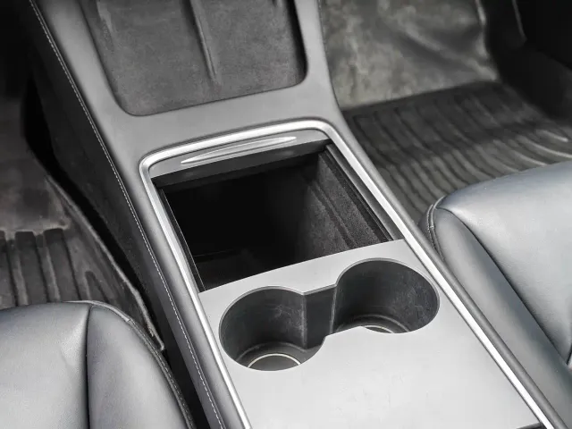 Tesla Model 3 — Фото автомобиля 13