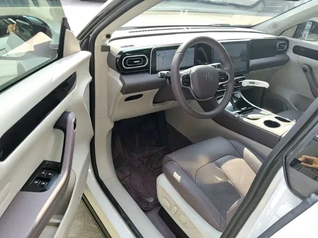 Leapmotor C11 — Фото автомобиля 14