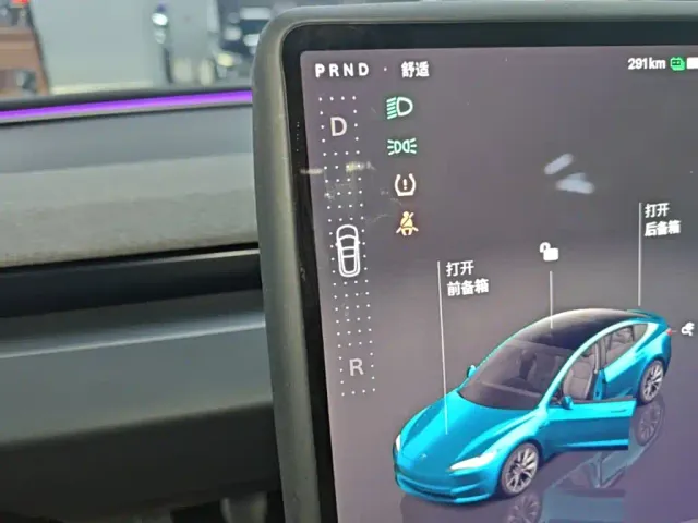 Tesla Model 3 — Фото автомобиля 13