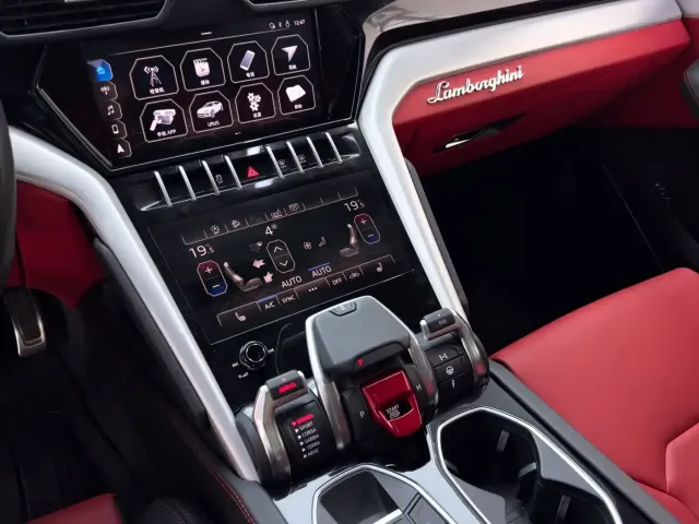 Lamborghini Urus — Фото автомобиля 18