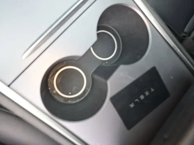 Tesla Model Y — Фото автомобиля 8