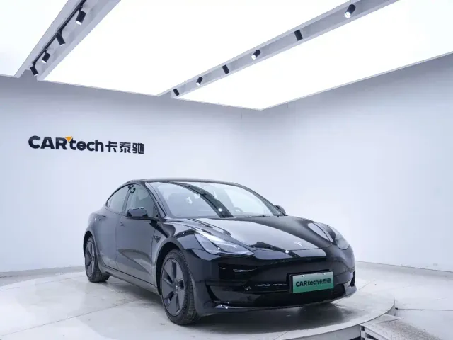 Tesla Model 3 — Фото автомобиля 8