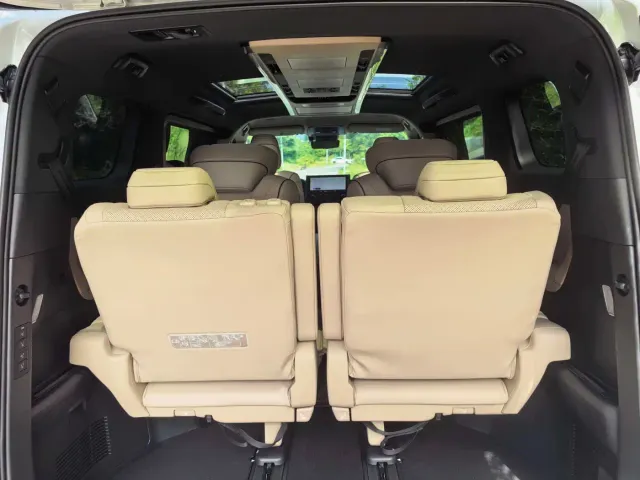 Toyota Alphard — Фото автомобиля 10