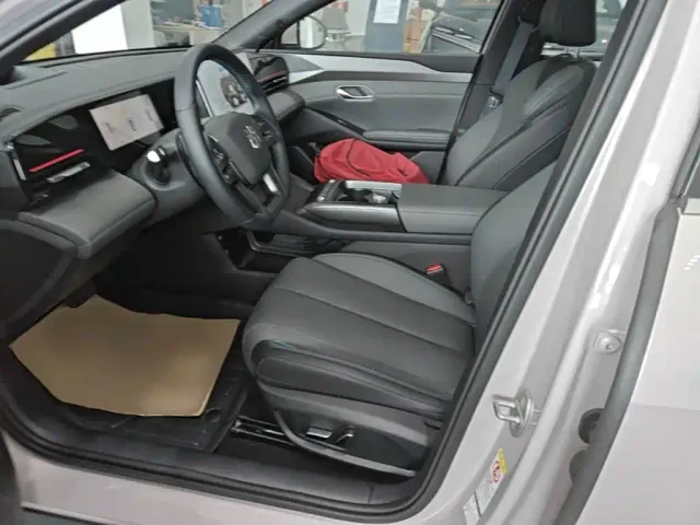 BYD Qin L — Фото автомобиля 14