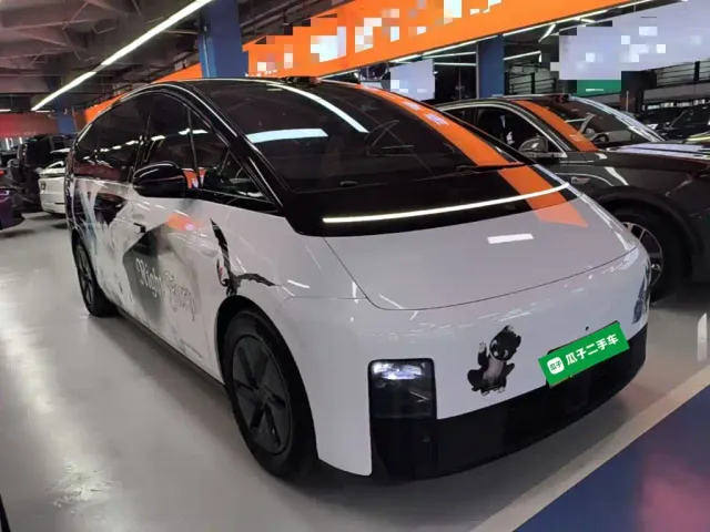 Li Auto MEGA — Фото автомобиля 3